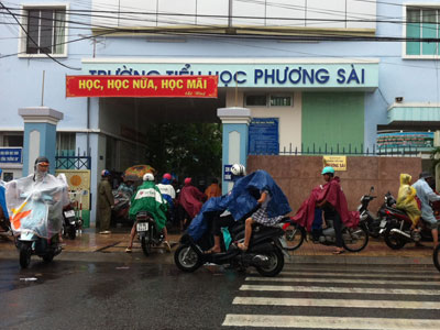Cho học sinh nghỉ học đề phòng bão số 13
