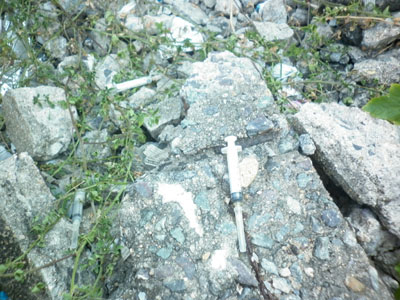 Tiêm chích ma túy nơi bãi biển