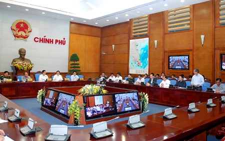 Giám đốc Trung tân Dự báo KTTV TƯ Bùi Minh Tăng (người đứng trong ảnh) báo cáo diễn biến bão Haiyan. Ảnh: VGP/Nhật Bắc