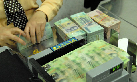 Lãi suất huy động dưới 6 tháng lại tăng kịch trần