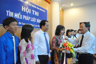 Hội thi tìm hiểu pháp luật năm 2013