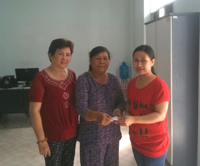 Ủng hộ gia đình chị Nga 2,7 triệu đồng