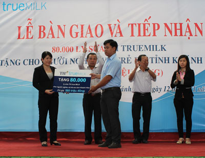 Tặng hơn 80.000 ly sữa cho người nghèo và trẻ em