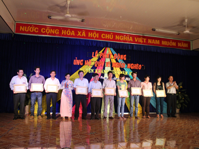 114 triệu đồng ủng hộ Quỹ vì người nghèo