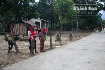 Cuộc sống khó khăn ở Thác Hòm