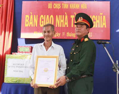 Bàn giao nhà tình nghĩa tại Ninh Hòa
