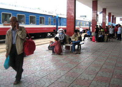 Hủy nhiều chuyến tàu do mưa lũ