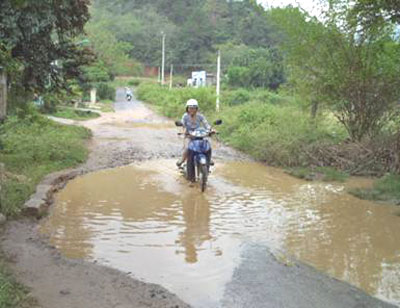 Đường Kim Đồng xuống cấp nghiêm trọng