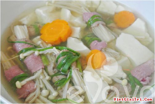 Canh thịt bò cuộn nấm kim châm