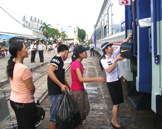 Lỗ 90 tỷ, ngành đường sắt dừng 5 đôi tàu khách địa phương