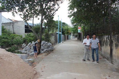 Chung tay hiến đất làm đường