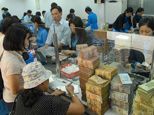 Yêu cầu xuất trình giấy tờ khi khách hàng nộp tiền mặt để chuyển tiền