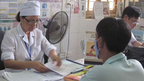 Bác sỹ  đang tư vấn cho một ca nhiễm HIV (Ảnhminh họa)