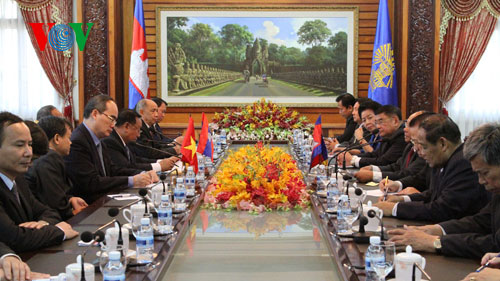 Tăng cường hợp tác Mặt trận 3 nước Việt Nam - Campuchia - Lào