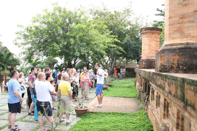 Lo ngại với hướng dẫn viên du lịch ngoại