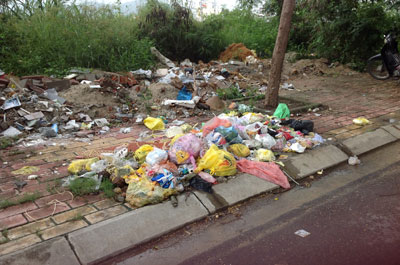 Đổ rác chỗ nào?