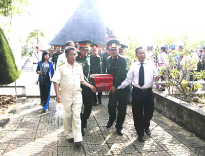 Tổ chức trọng thể lễ an táng 9 hài cốt liệt sĩ