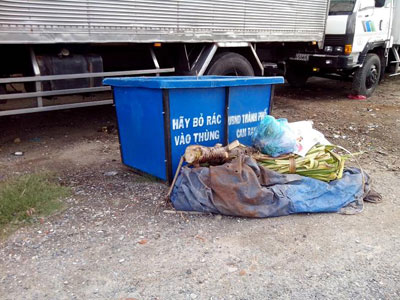 Thùng rác bị bỏ quên