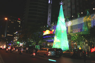 Cây thông Noel ở Khách sạn Yasaka-Saigon-Nhatrang.