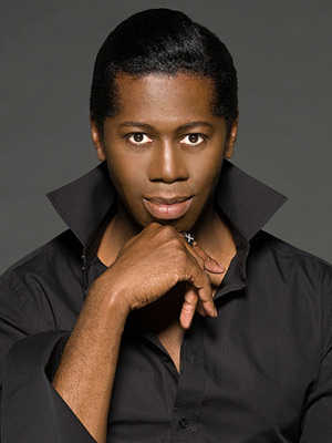 Jay Alexander - chuyên gia đào tạo catwalk của  America’s Next Top Model.