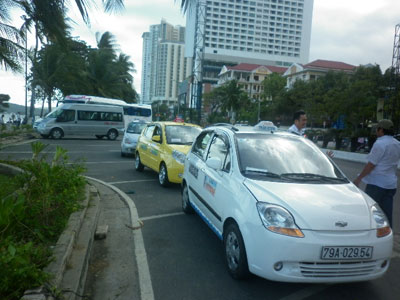 Nên có ý thức khi dừng, đỗ xe