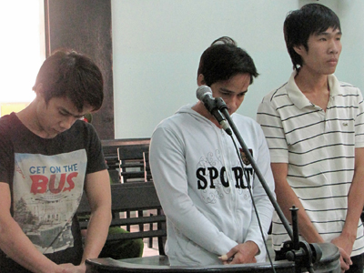 Mức án nghiêm khắc hơn với 2 bị cáo chống người thi hành công vụ