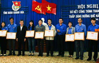 Thực hiện hơn 30km đường điện "Thắp sáng đường quê"