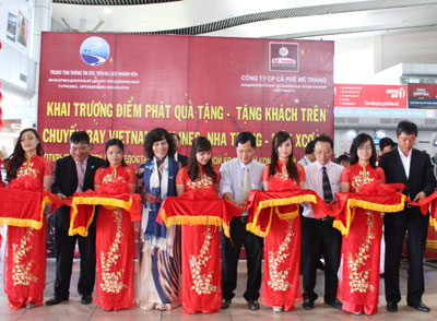 Khai trương điểm phát quà cho khách bay tuyến Nha Trang - Mát-xcơ-va