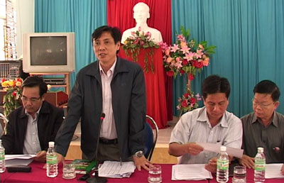  Đồng chí Lê Đức Vinh đang phát biểu chỉ đạo tại cuộc họp.