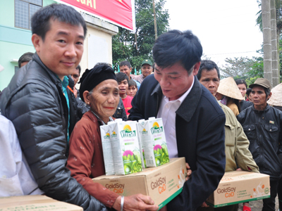 Vinamilk hỗ trợ 1,6 tỷ giúp người dân miền Trung