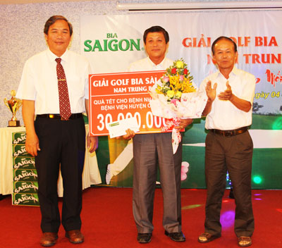 Trao giải cho 8 tay golf xuất sắc