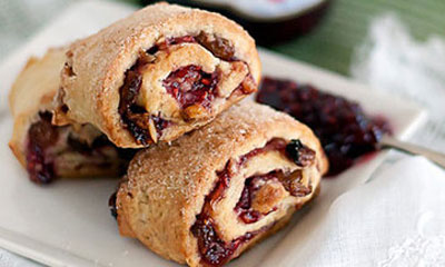 Bánh cuộn mứt mâm xôi nướng