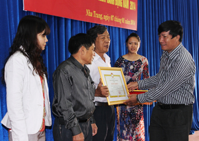 Vận động xây mới và sửa chữa 745 căn nhà đại đoàn kết cho hộ nghèo