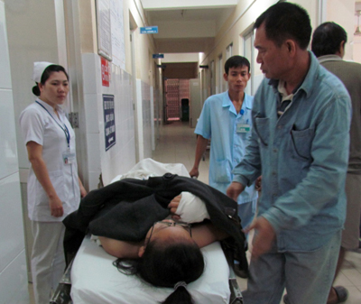 Một nữ sinh lớp 8 bị chém