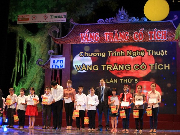 Trên 1,2 tỷ đồng quà tặng cho trẻ em nghèo dịp Tết