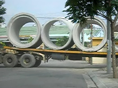 Xe tải lớn rất nguy hiểm khi lưu thông trên đường phố