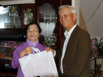 Thăm và chúc Tết gia đình các vị nguyên lãnh đạo tỉnh, gia đình chính sách