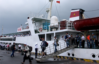 Kết thúc chuyến công tác mang hàng, quà Tết ra Trường Sa