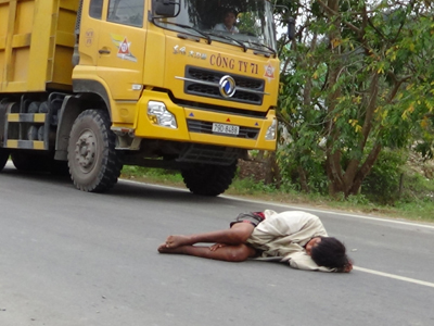 Ăn vạ kiểu  &quot;Chí Phèo&quot;
