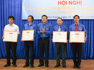 27 tập thể và cá nhân được khen thưởng