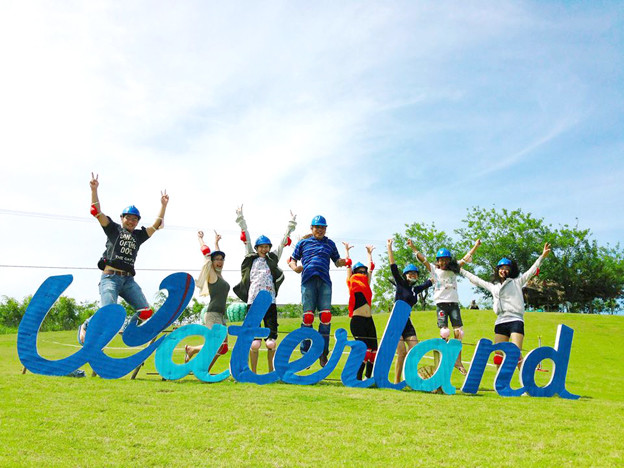 Khu vui chơi giải trí Waterland Suối Thạch Lâm, một địa chỉ được bình chọn là uy tín, chất lượng, an toàn năm 2013.  