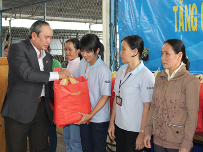 Chăm lo Tết cho công nhân