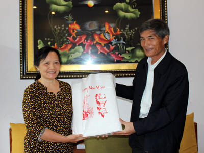 Thăm và chúc Tết gia đình cán bộ chủ chốt qua các thời kỳ