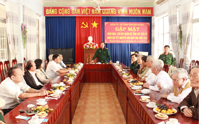 Gặp mặt nguyên lãnh đạo tỉnh, chỉ huy quân sự các thời kỳ