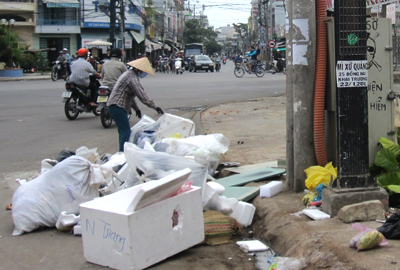 Cần xử lý việc tập kết rác không đúng quy định