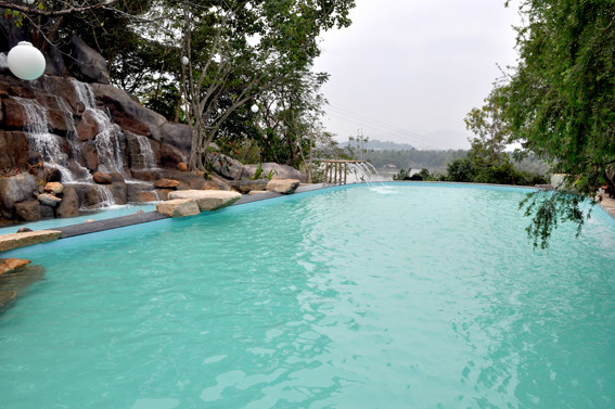 Hồ bơi dành riêng cho khách sử dụng dịch vụ đắp bùn mới được xây dựng tại Suối khoáng nóng I-Resort Nha Trang.