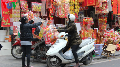 Những bộ mã ông Công, ông Táo có các loại với nhiều mức giá dao động hút khách