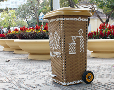 Lắp đặt nhiều thùng rác đẹp phục vụ Tết