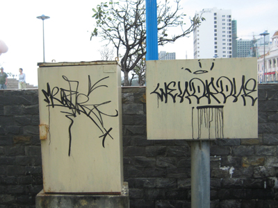 Chấn chỉnh việc viết, vẽ bậy tại nơi công cộng