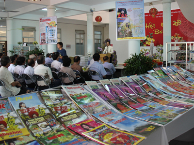 Các ấn phẩm được trưng bày tại Hội Báo xuân 2013.